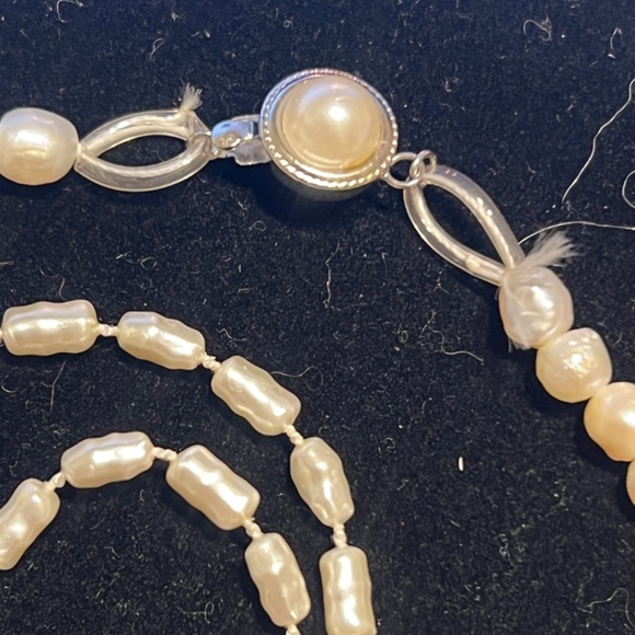 Elegant Freshwater Pearl Jewelry Set - Necklace, Bracelet, and Earrings - Picture 5 of 13